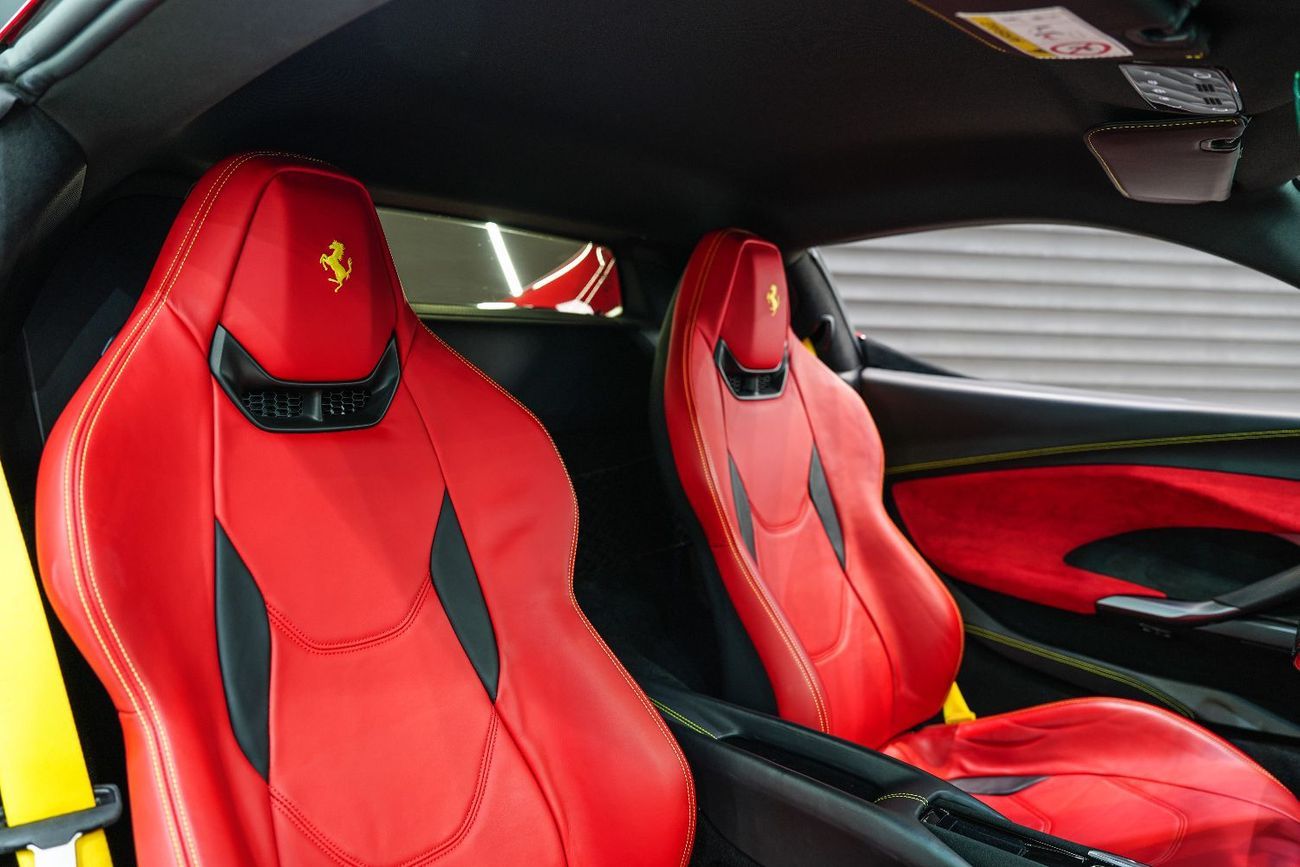 فيراري 296 GTB 3.0T V6 PHEV JBL Audio, Carbon Fiber Steering Wheel, Passenger Display, Dealer Warranty + Service!!