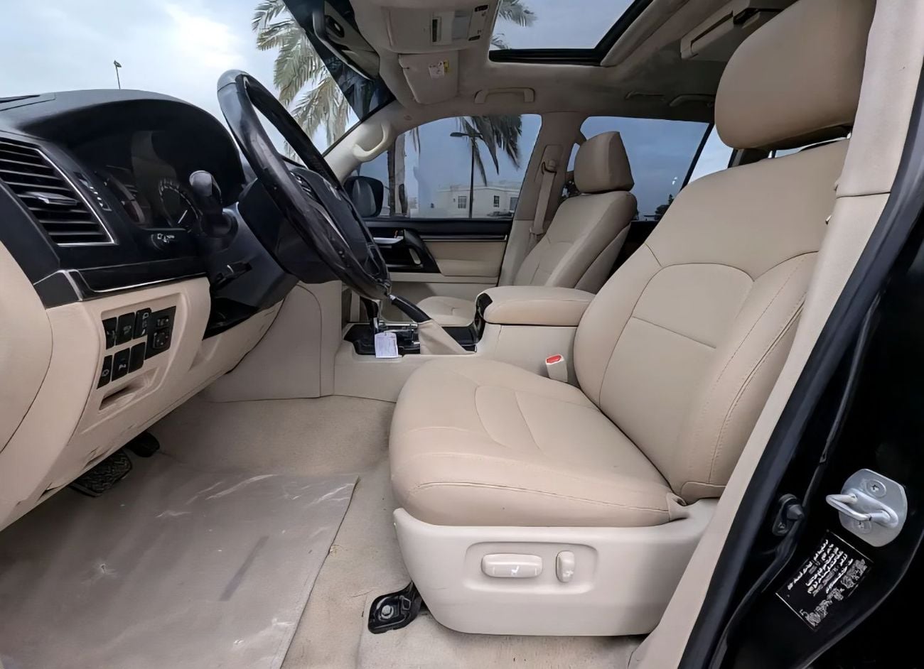 تويوتا لاند كروزر VXR LHD 4.5L 1VD-FTV V8 Diesel Engine Automatic Gear 4WD 7 Seats 5 Doors