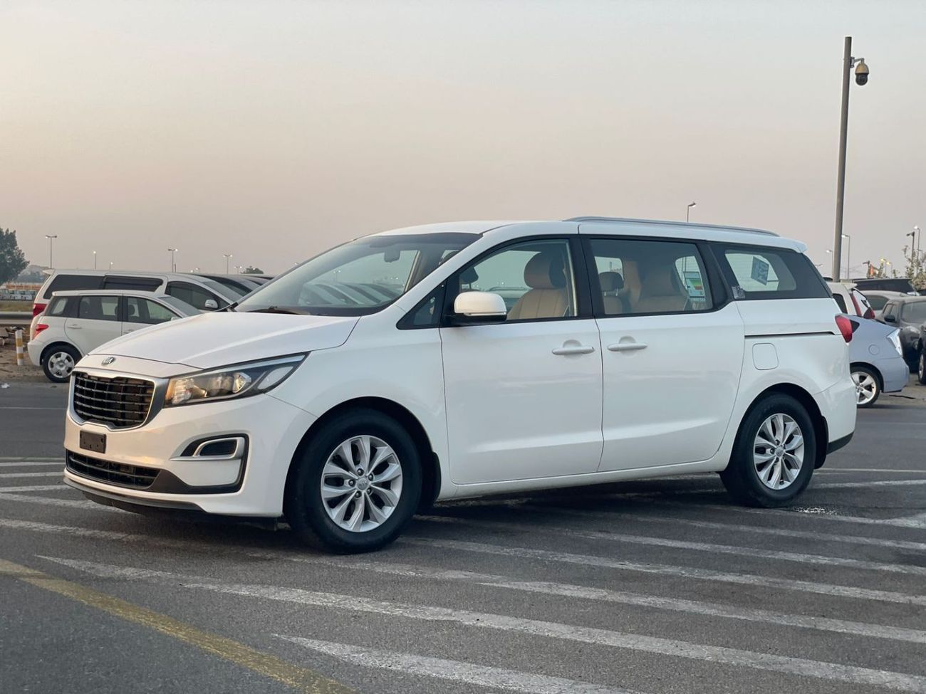 Kia Grand Carnival 2020 Kia Grand Carnival – GCC Specs – 7 Leather Seats – Rear Sensors – No Accident