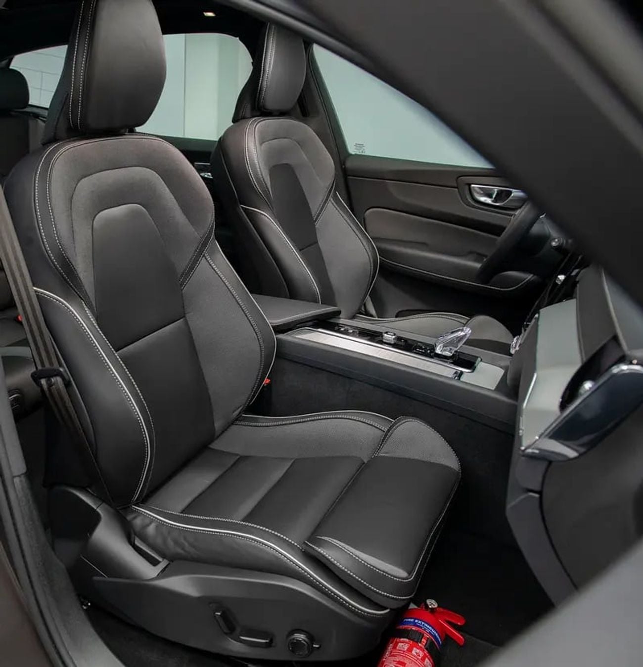 Volvo XC60 ULTIMATE DARK 0% DP Available • Warranty until • FDSH • Low Mileage • GCC