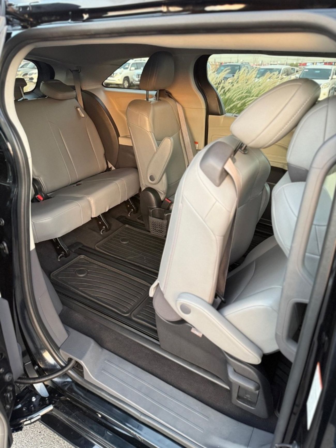 Toyota Sienna XLE Hybrid 2.5