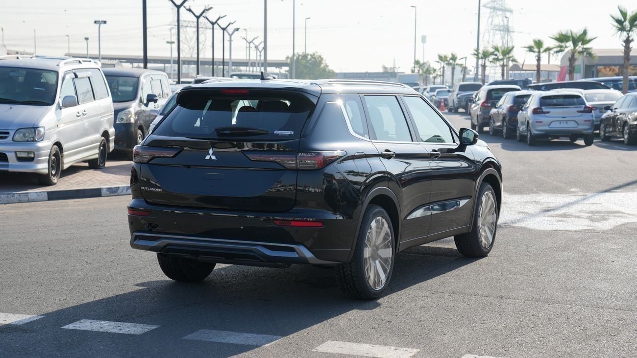 ميتسوبيشي آوتلاندر HIGHLINE ميتسوبيشي أوتلاندر 2026 – الفئة المتوسطة (G12) 2.5 لتر | SUV بسبعة مقاعد | مواصفات الخليج |