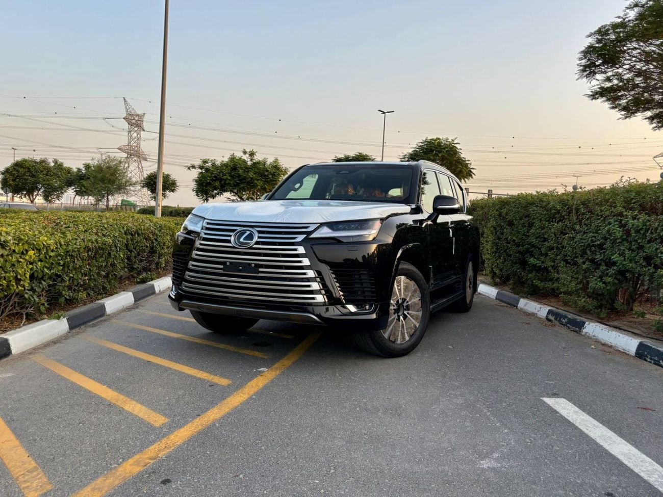لكزس LX 700h SIGNATURE