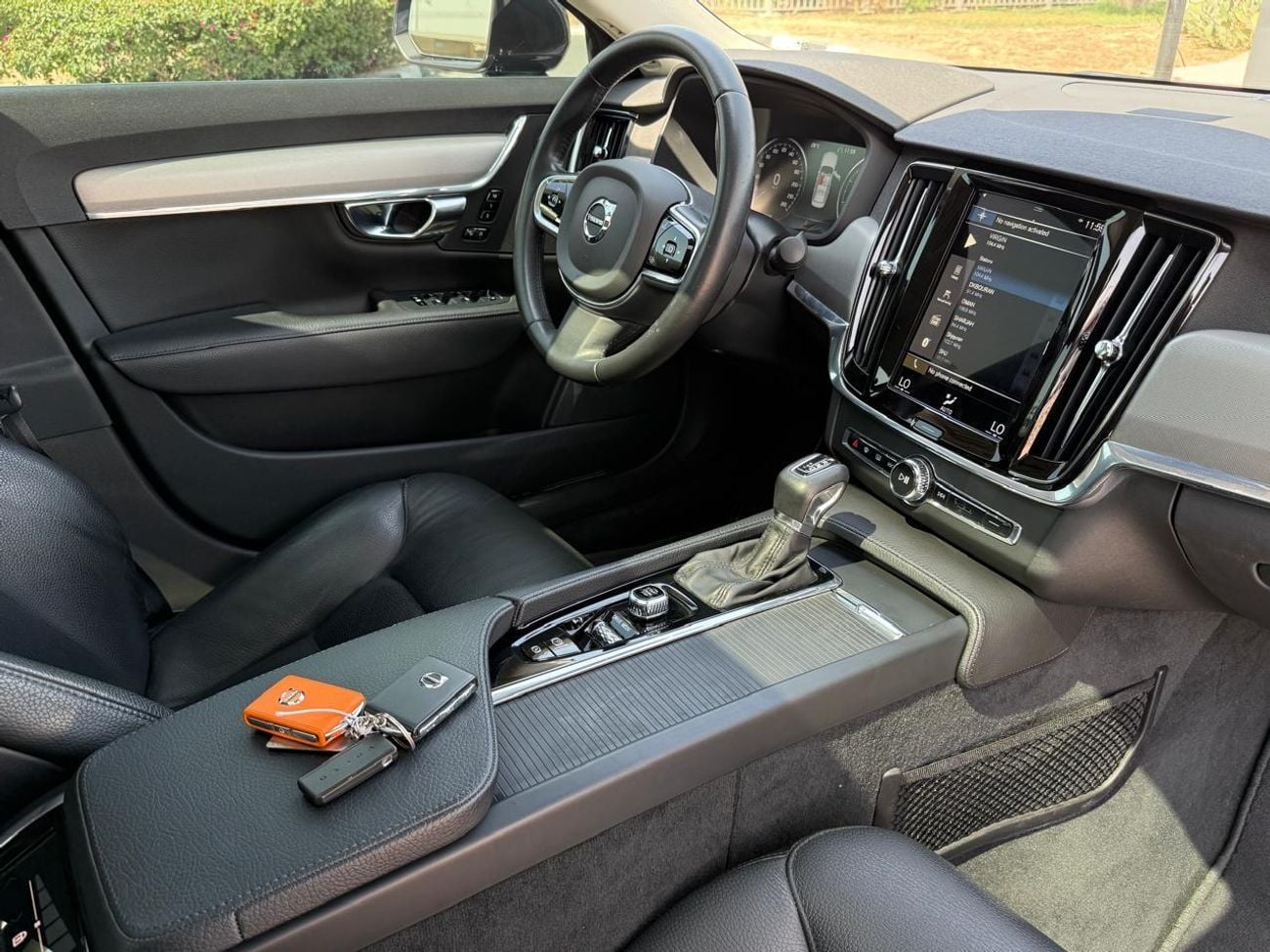 Volvo S90 T5 Momentum 2.0L  VOLVO S90T5 UNLIMITED BRIGHT MOMENTUM 2021 GCC FULL SERVICE HI