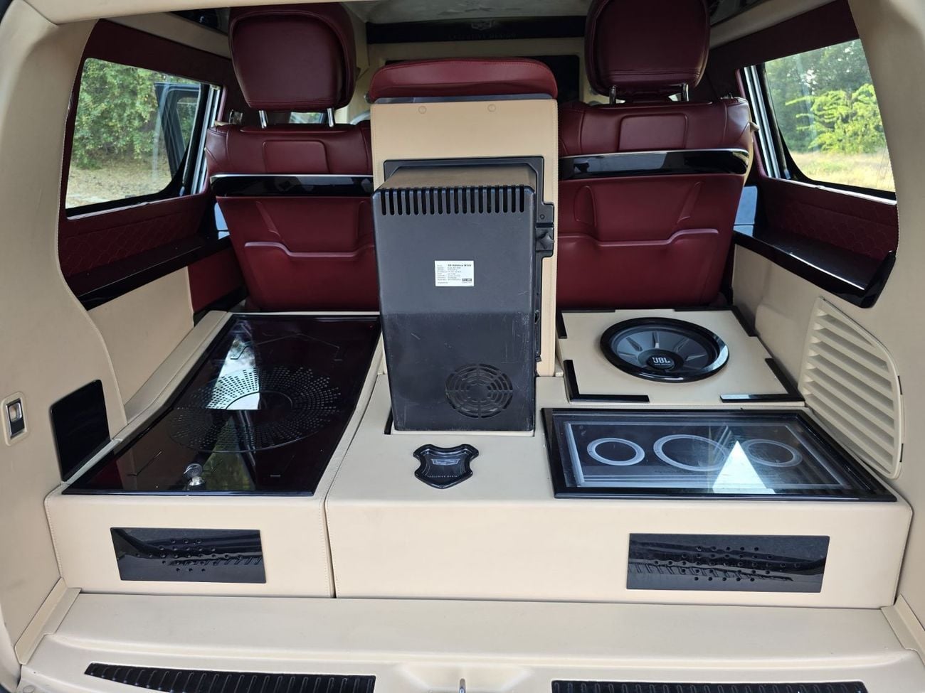 Cadillac Escalade PLATINUM 6.2L CADILLAC ESCALADE 2018 GCC // LOW MILEAGE // VIP SEATS // TV // PERFECT CONDITION