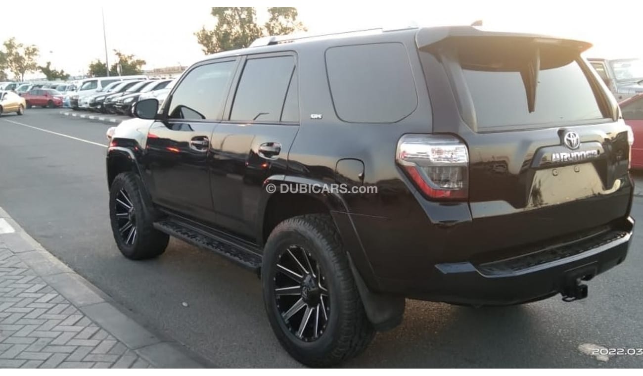 تويوتا Runner4 Toyota 4runner 6 cylinder leather seats electric seats 7 seater perfect condition