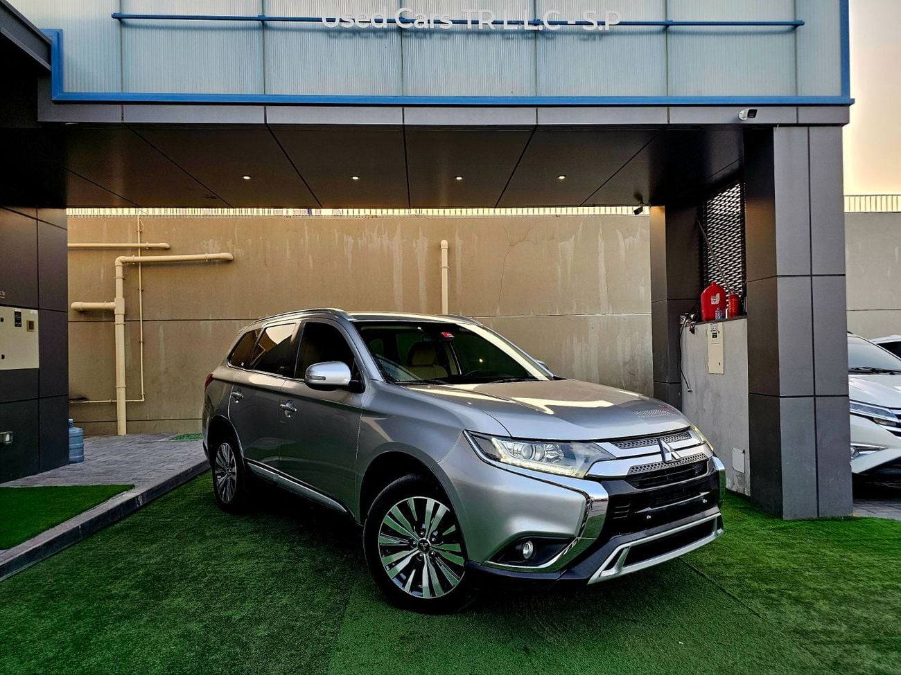 Mitsubishi Outlander GLX OUTLANDER 4WD / ORIGINAL PAINT / GCC V4 / LOW MILEAGE / SINGLE OWNER
