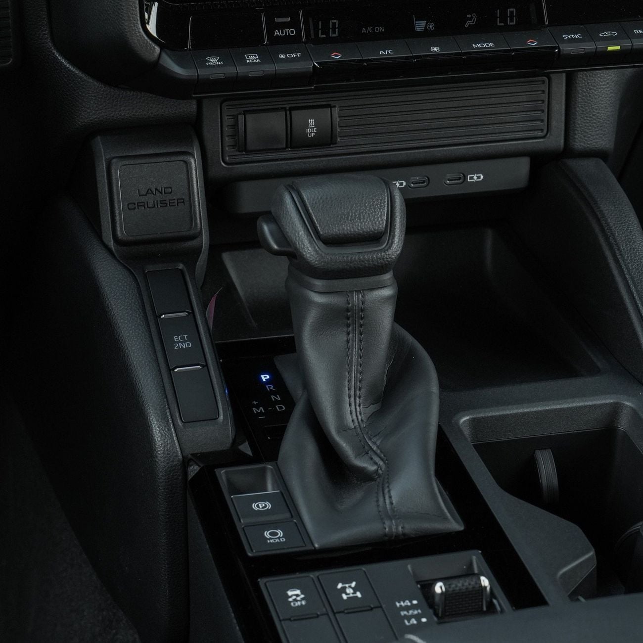 تويوتا برادو Prado 2.4 Gasoline 2025