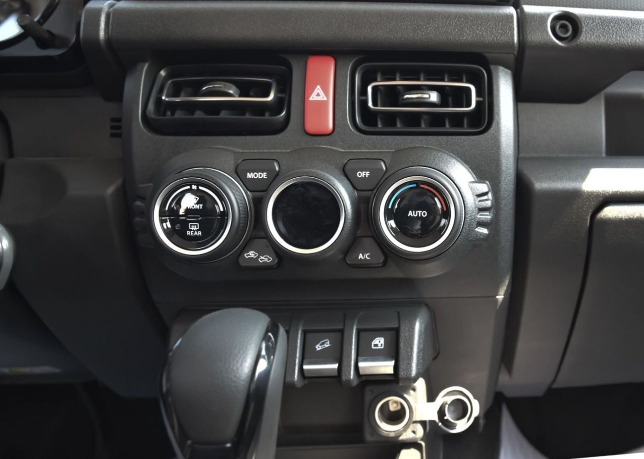 سوزوكي جيمني GLX · 1.5L · 4 Cyl · Automatic · Petrol · SUV/Crossover · Four Wheel Drive · 4 seats · 5 door Petrol 5-Door Automatic 4WD (GCC Specs) – 2026 | For Export Only