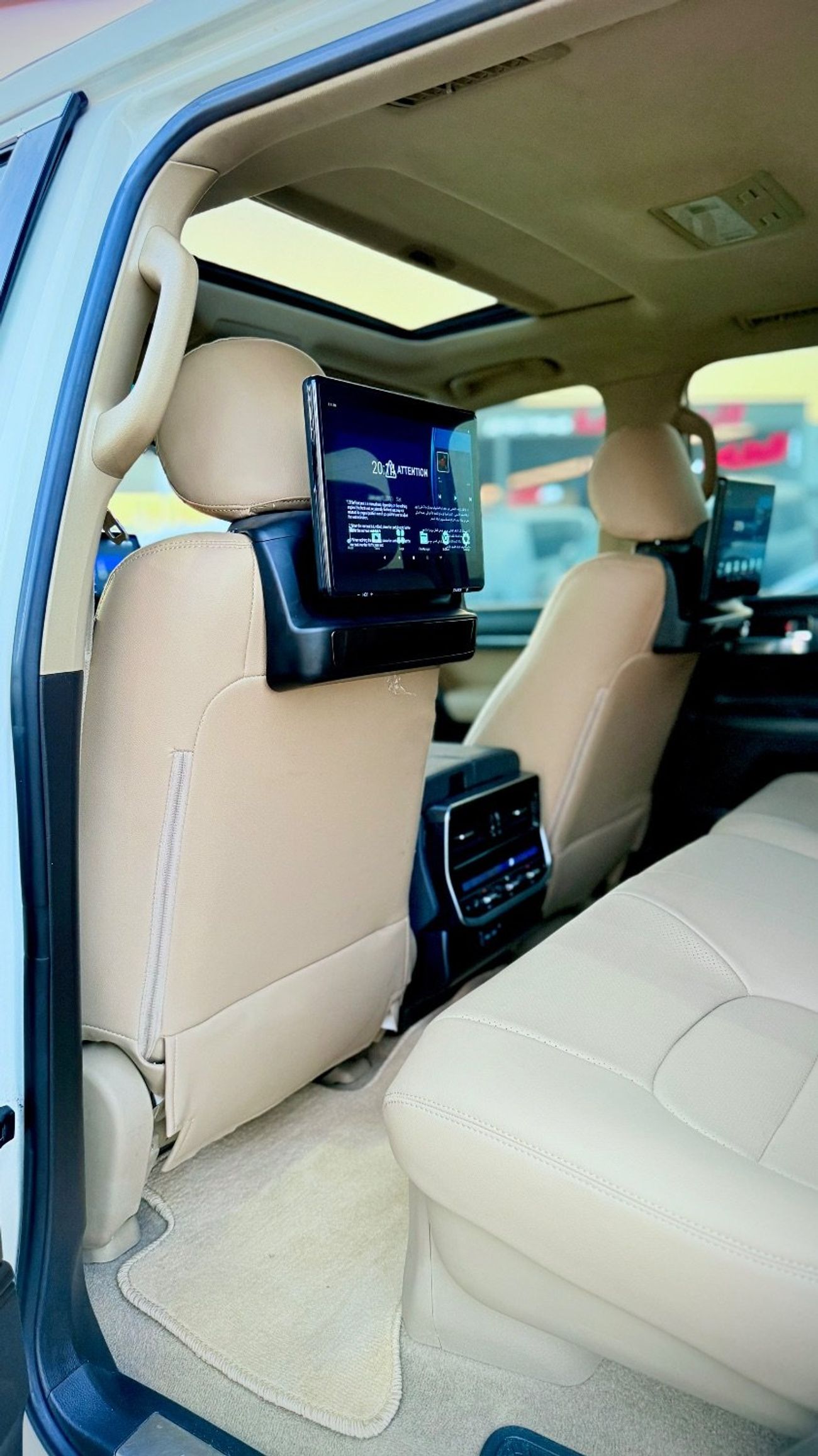 تويوتا لاند كروزر 2009 FACELIFTED 2025 WITH INTERIOR AND EXTERIOR FULL OPTION V6 GCC SPECIFICATION