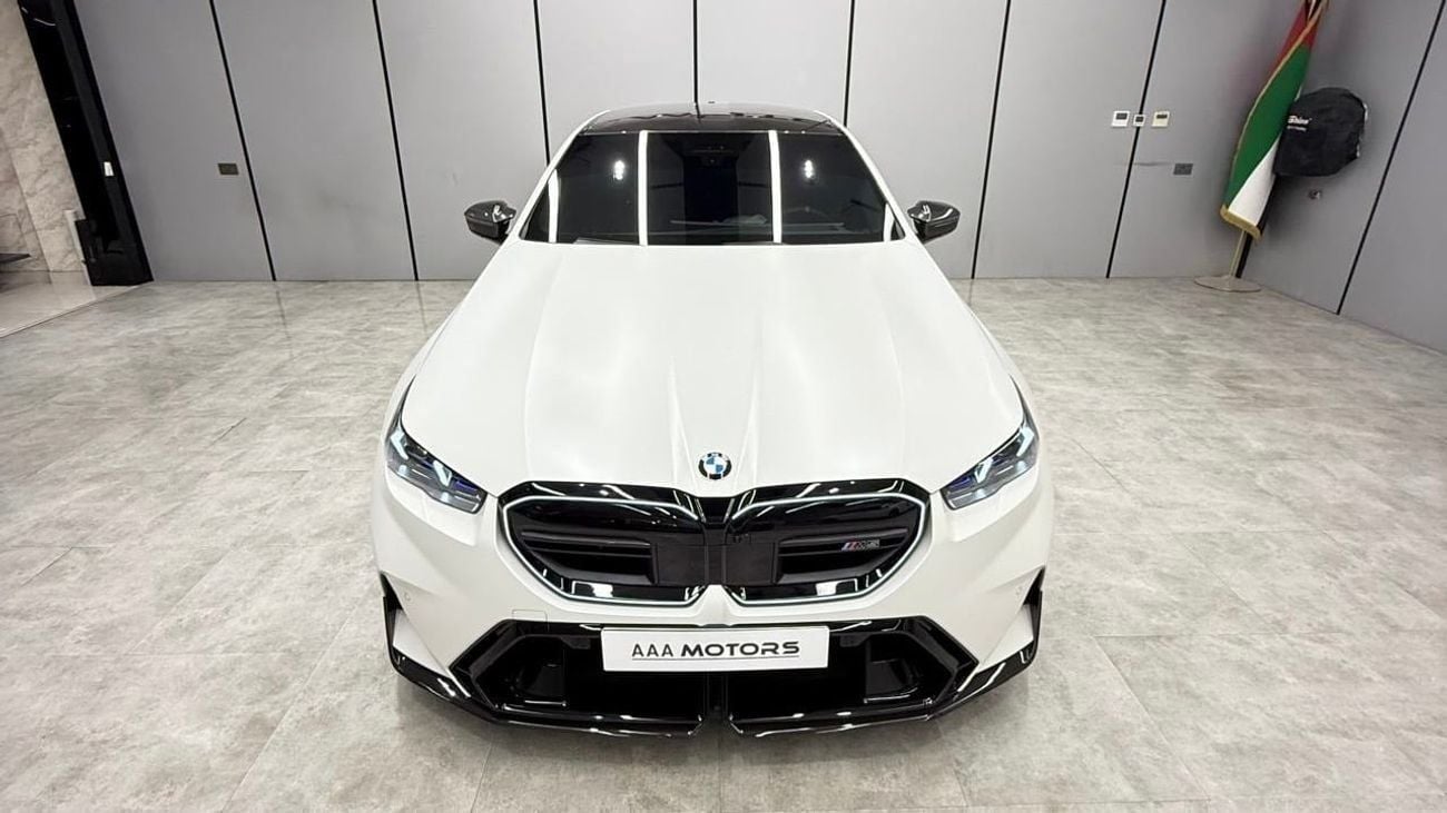 BMW M5 G90 - GCC Specs with dealer warranty and service