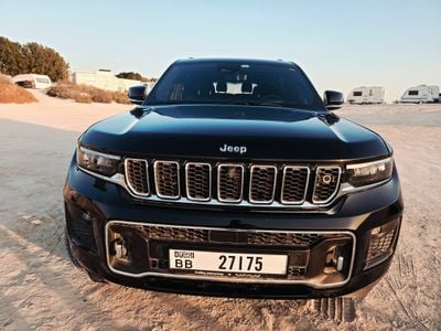 جيب جراند شيروكي Overland 7 seater | Luxury SUV | No Accidents | Agency maintained | Full option