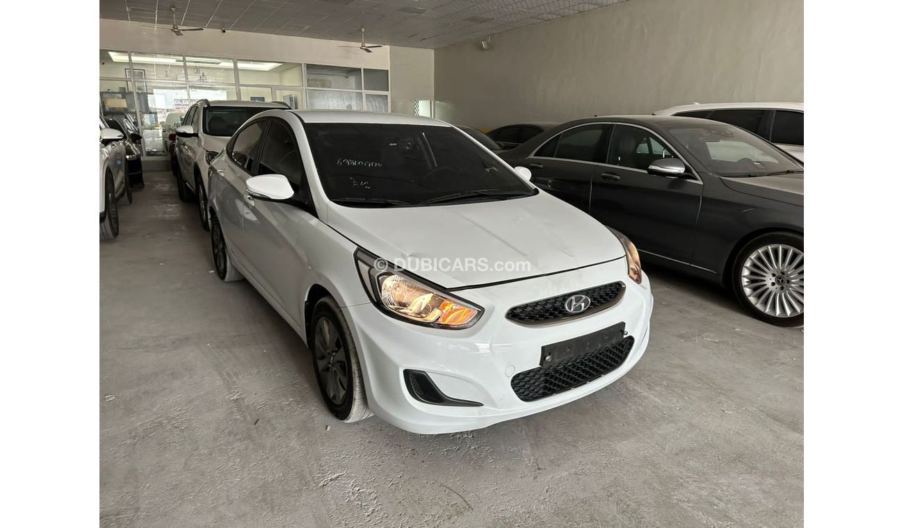 Hyundai Accent Mid