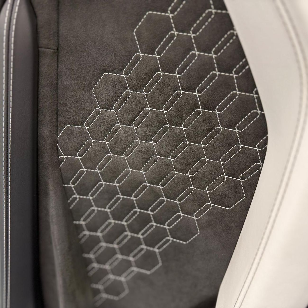 Lamborghini Revuelto 6.5L V12 Hybrid 6.5L | Brand New | Japanese Specs | V12 Hybrid Masterpiece