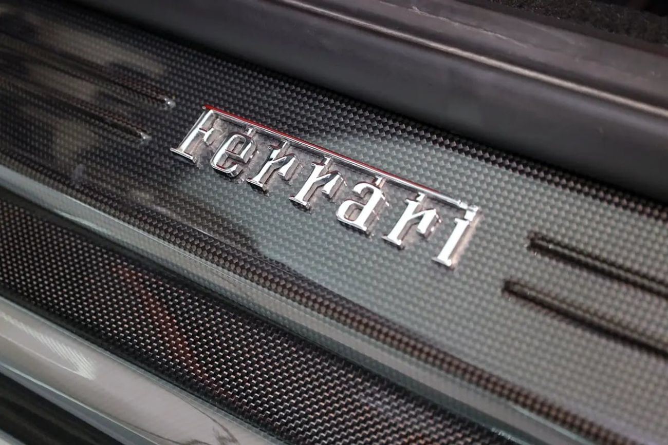 Ferrari 812 Superfast Passenger Display, Carbon Fiber Exterior/Interior, GCC Specs!!