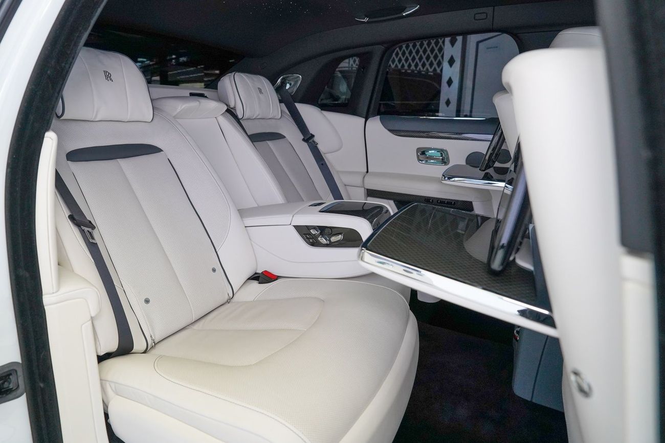 Rolls-Royce Ghost 6.75T Short Wheelbase BLACK BADGE