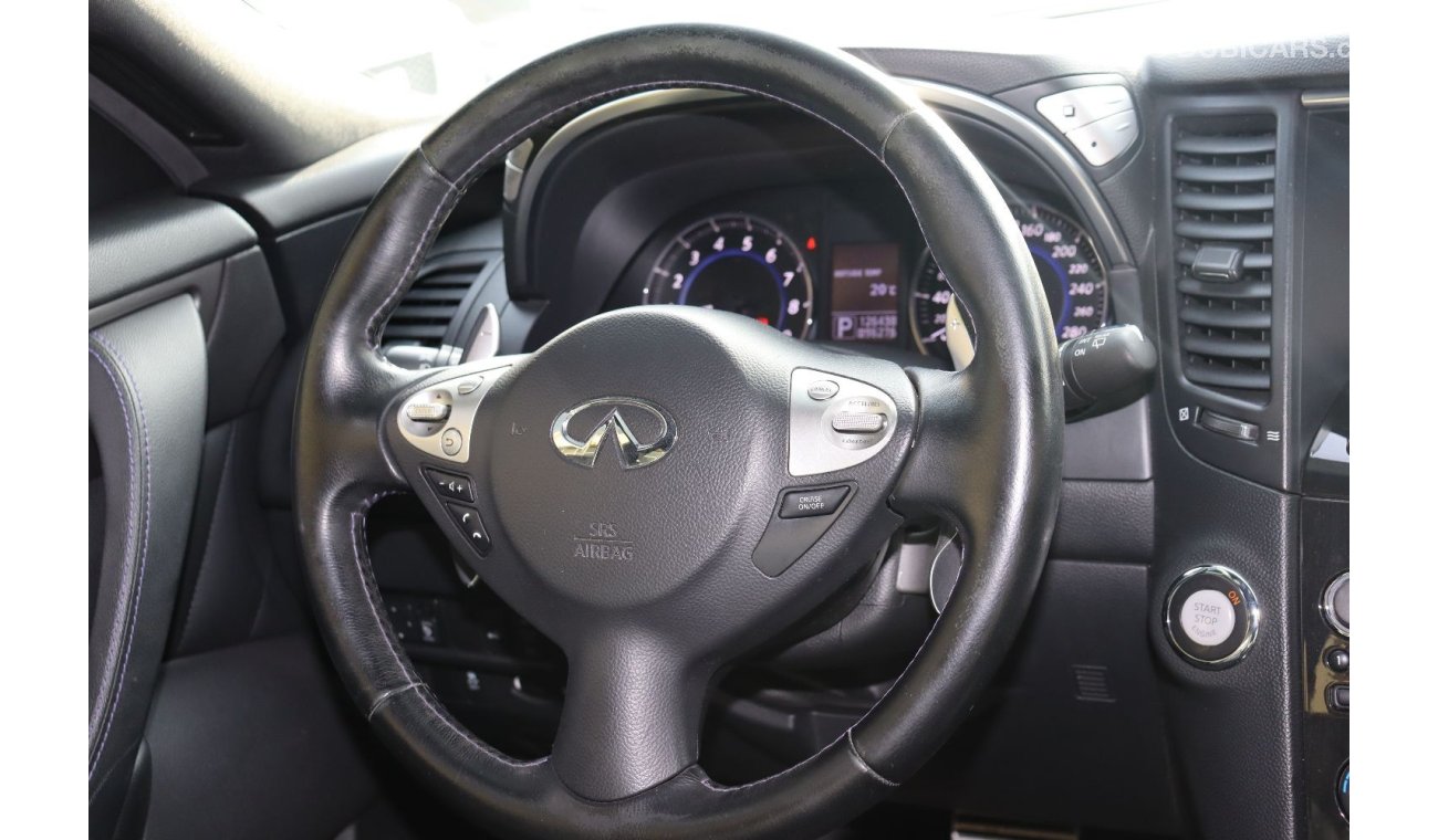 Infiniti QX70 Sport Luxury | Infiniti QX70s | 2016 | GCC |