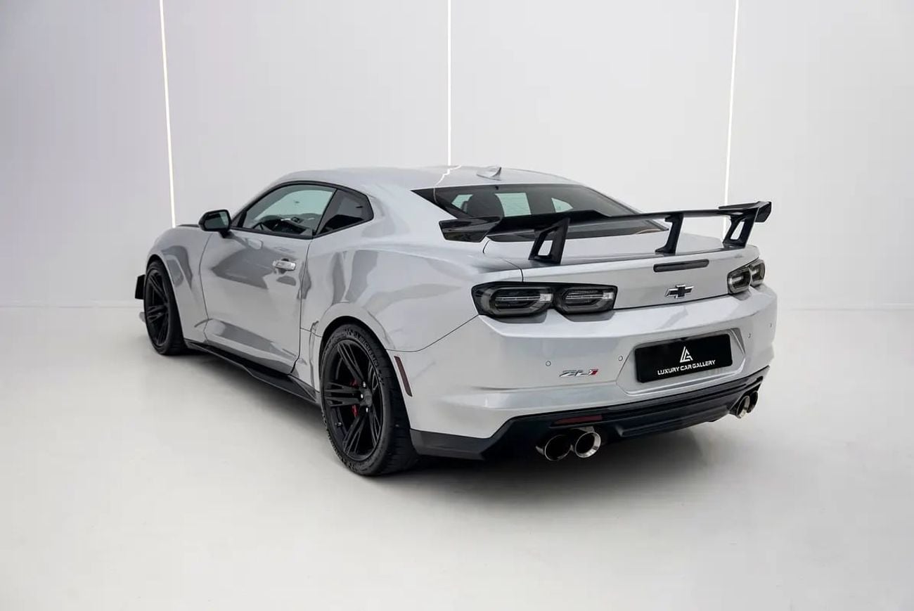 شيفروليه كامارو ZL1 ألياف الكربون 650 HP LT4 V8 | ZL1 1LE TRACK PACKAGE | 6-SPEED MANUAL
