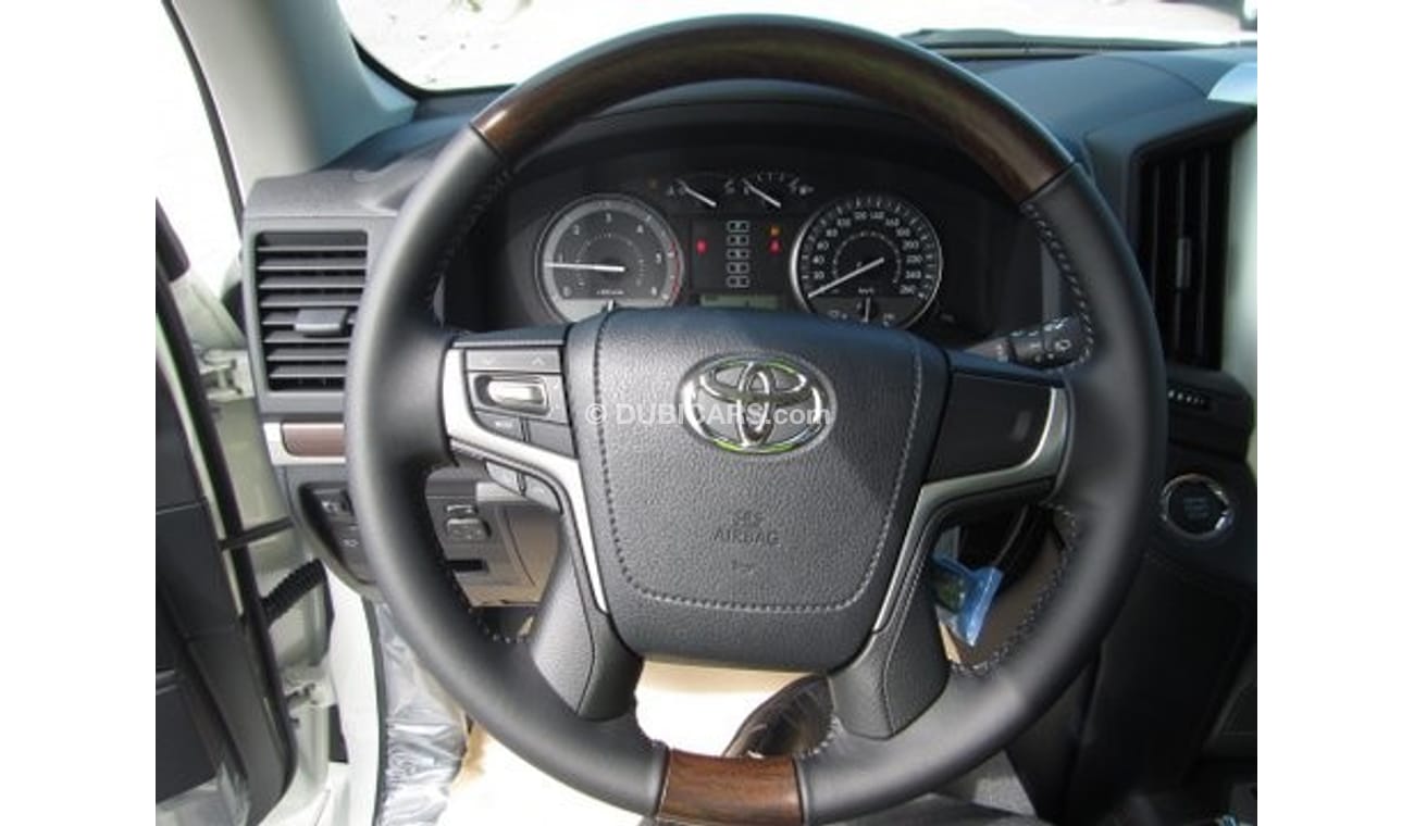 تويوتا لاند كروزر 4.5 8 سلندر ديزل مع توربو 2019 وريموت تشغيل السيارة عن بعد