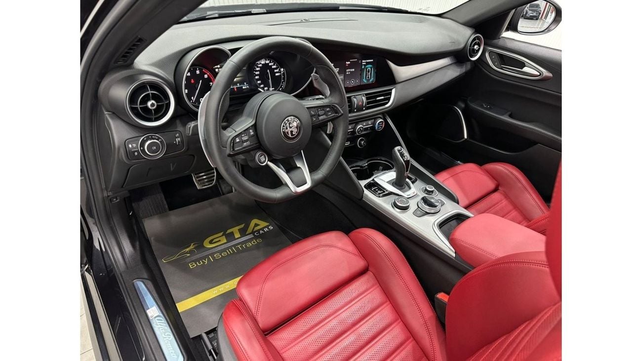 ألفا روميو جوليا 2023 Alfa Romeo Giulia Veloce Q2, 2028 Agency Warranty + Service Contract, GCC