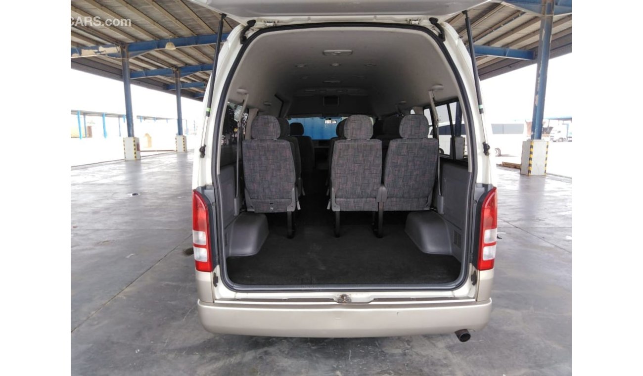 تويوتا هاياس Hiace Commuter RIGHT HAND DRIVE (Stock no PM 622 )