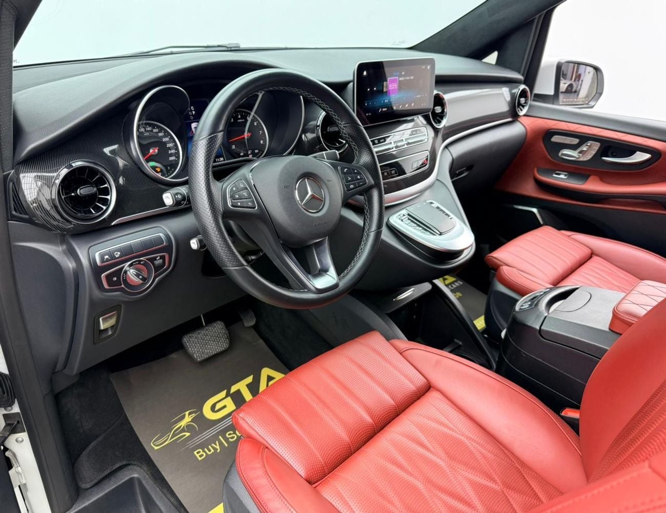 Mercedes Benz V 250 2023 Mercedes Benz V250 Falcon Edition, 2026 MB Warranty, 2027 MB Service Pack, Low Km, GCC
