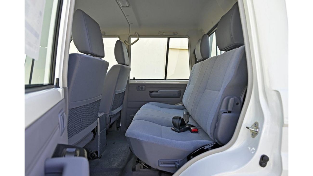 Toyota Land Cruiser Pick Up 79 Double Cab Pick up Truck V8 4.5L Diesel 4WD Manual Transmission