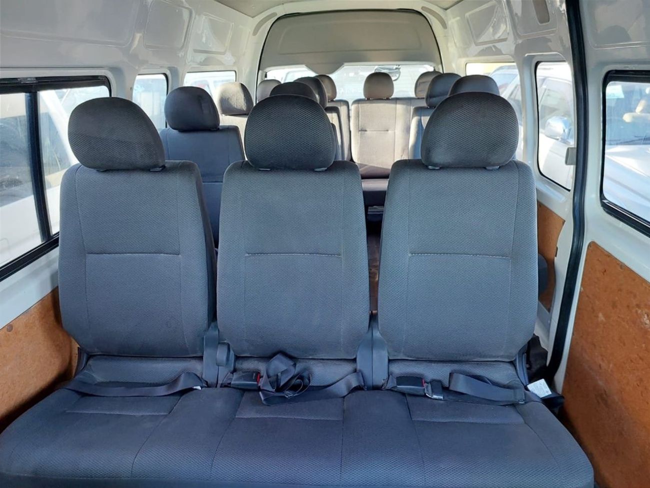 Toyota Hiace TOYOTA HIACE COMMUTER VAN RHD 2011 MODEL 3.0 L DIESEL AUTOMATIC(PM08585)