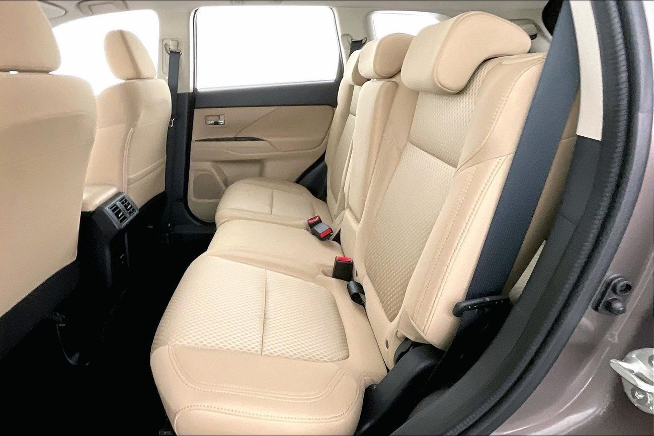 Mitsubishi Outlander GLX Midline| 1 year free warranty | Flood Free