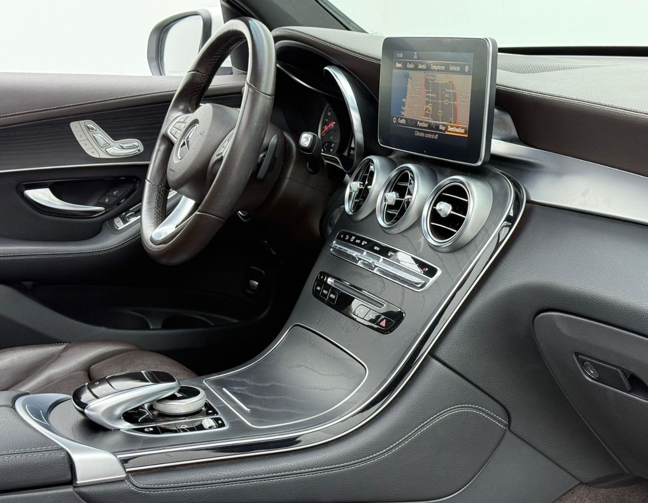 Mercedes-Benz GLC 250 4MATIC 2.0L 2019 Mercedes-Benz GLC 250 4MATIC, 1 Year Warranty, Service History, GCC