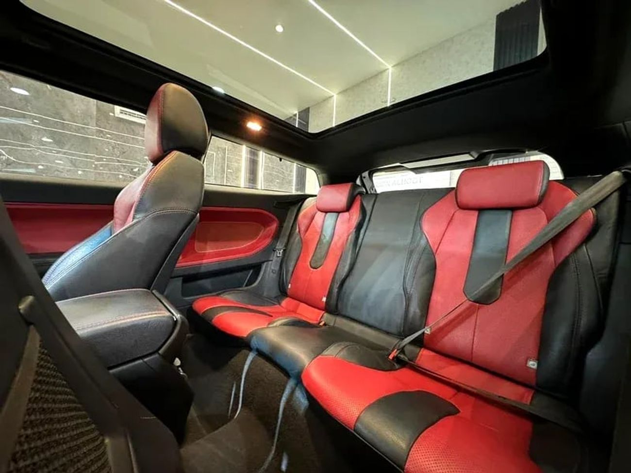 لاند روفر رانج روفر إيفوك Dynamic Plus 2.0L (3 Door)