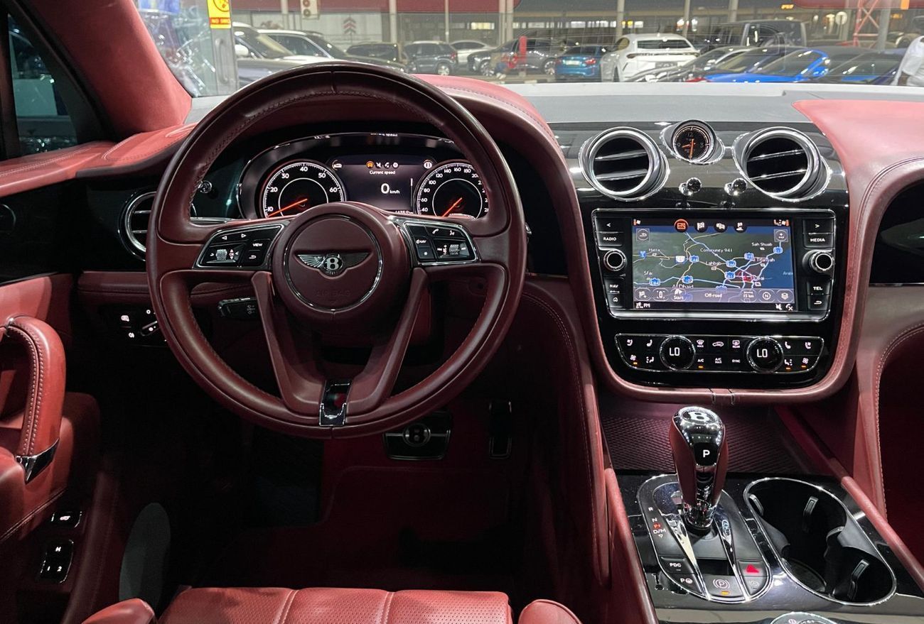 بنتلي بينتايجا BENTLEY BENTAYGA GCC 2018 IN PERFECT CONDITION