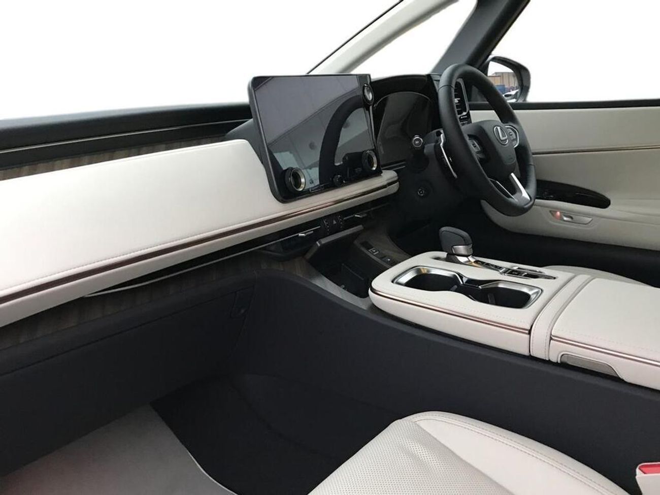 Lexus LM 350h 2.5 350h Takumi E-CVT AWD Euro 6 (s/s) 5dr ( EXPORT ONLY) RIGHT HAND DRIVE