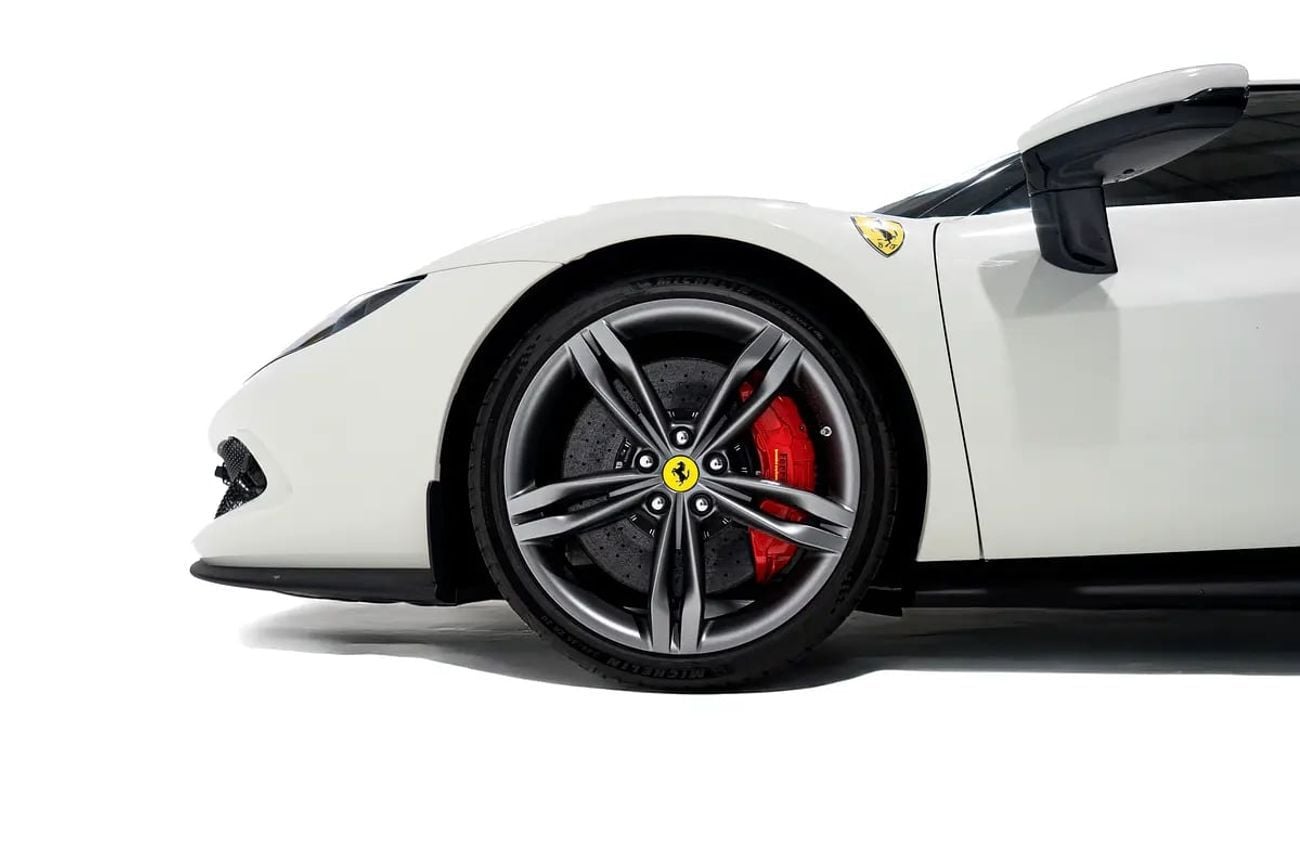 فيراري 296 GTB FRONTLIFT | TWO TONE INTERIOR | ENGINE COVERS IN CARBON FIBRE | MATTE GREY WHEELS