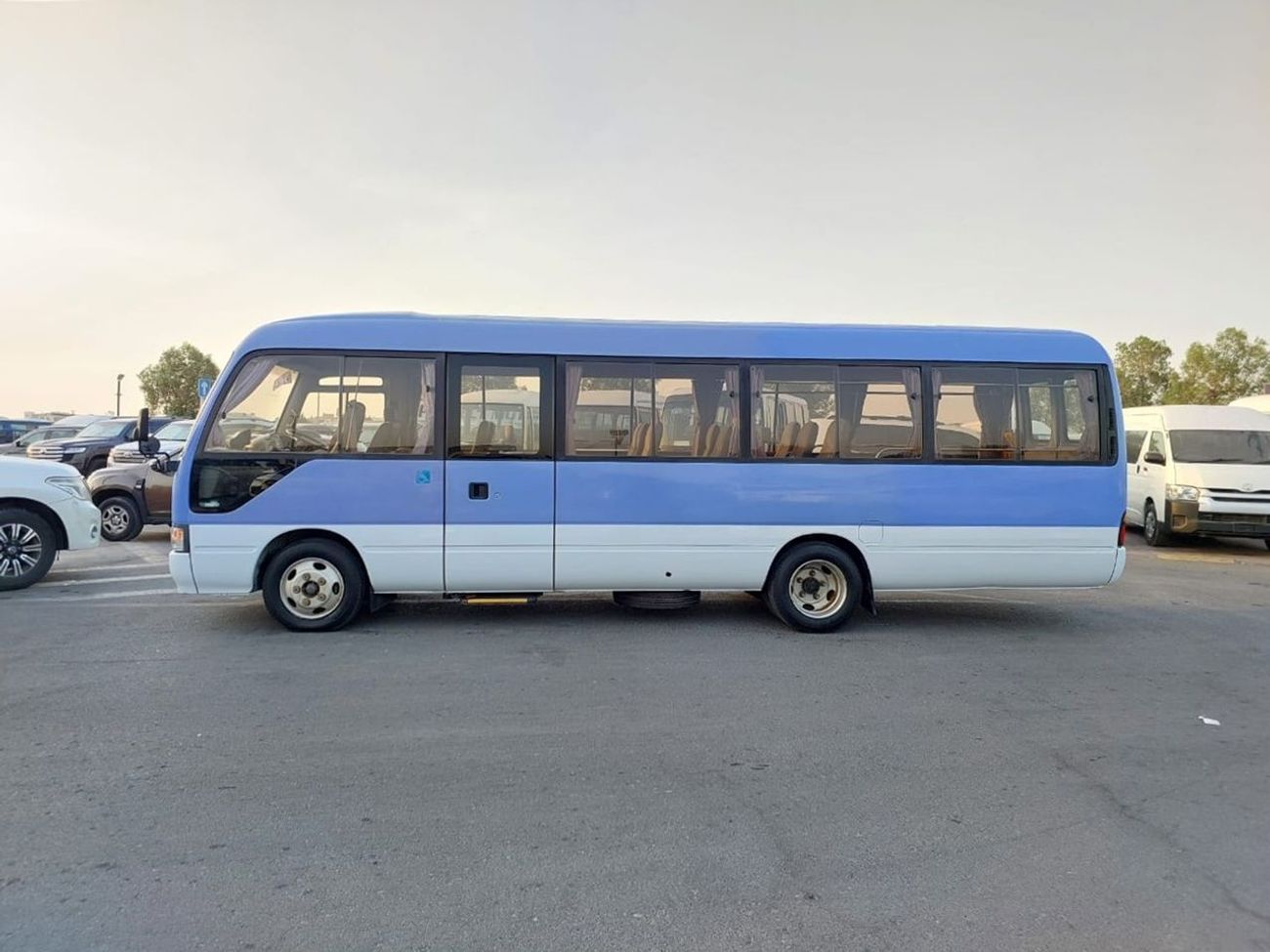 Toyota Coaster TOYOTA COASTER BUS RHD 1997 MODEL 4.1 L DIESEL AUTOMATIC(PM02631)