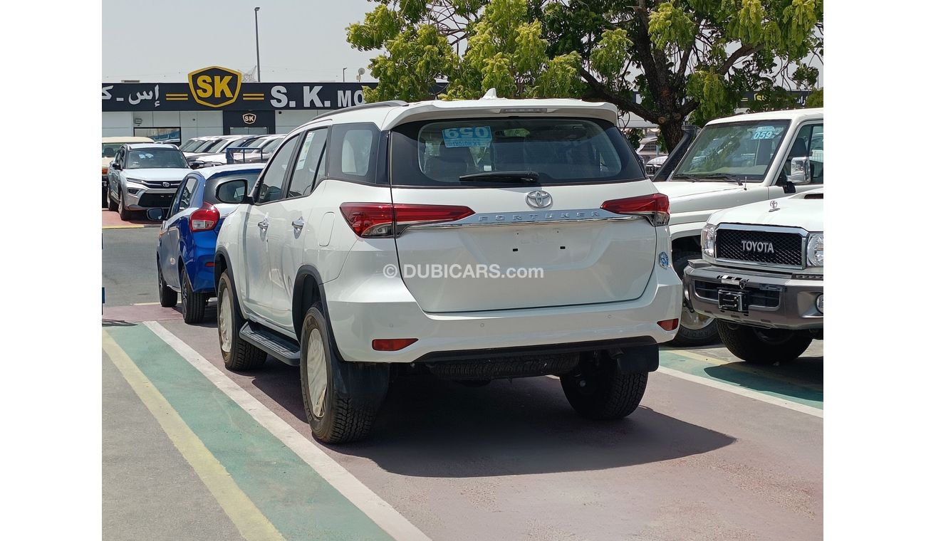 تويوتا فورتونر 2.4L V4 DIESEL, ALLOY RIMS / LEATHER SEATS / PUSH START / 4WD (CODE #  67856)