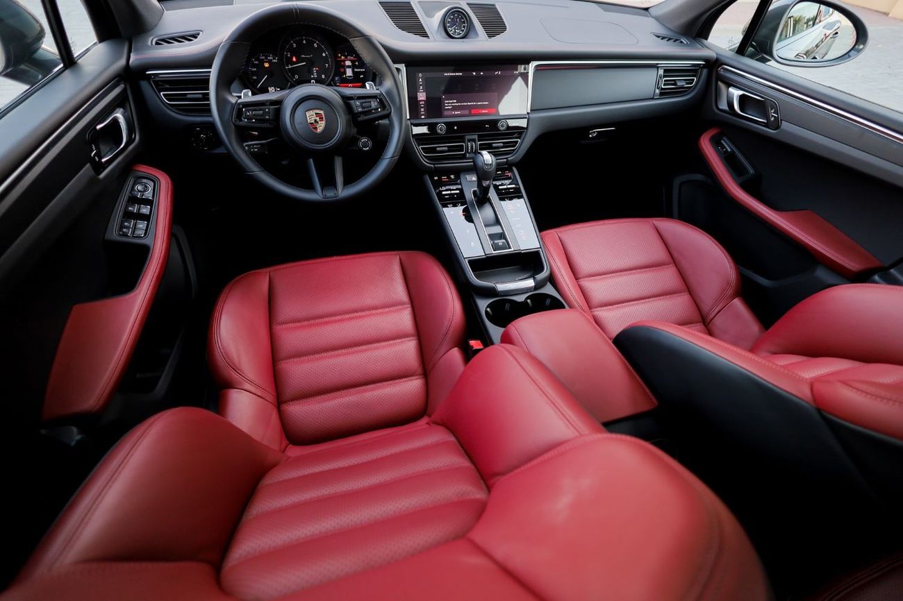 Porsche Macan Porsche Macan T 2023 GCC under Agency Warranty with Flexible Down-Payment/ Flood Free.