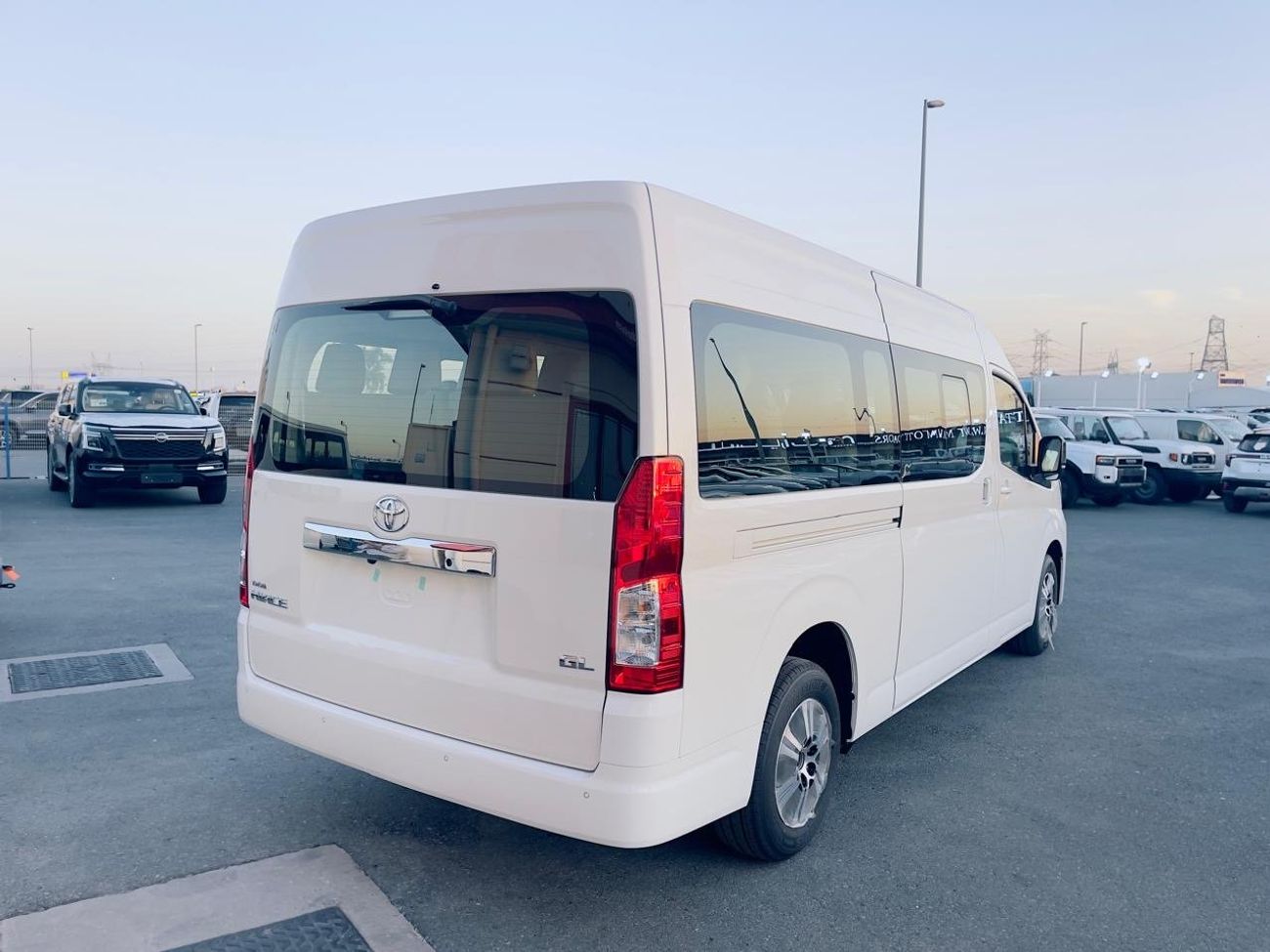 Toyota Hiace Commuter 2.8L