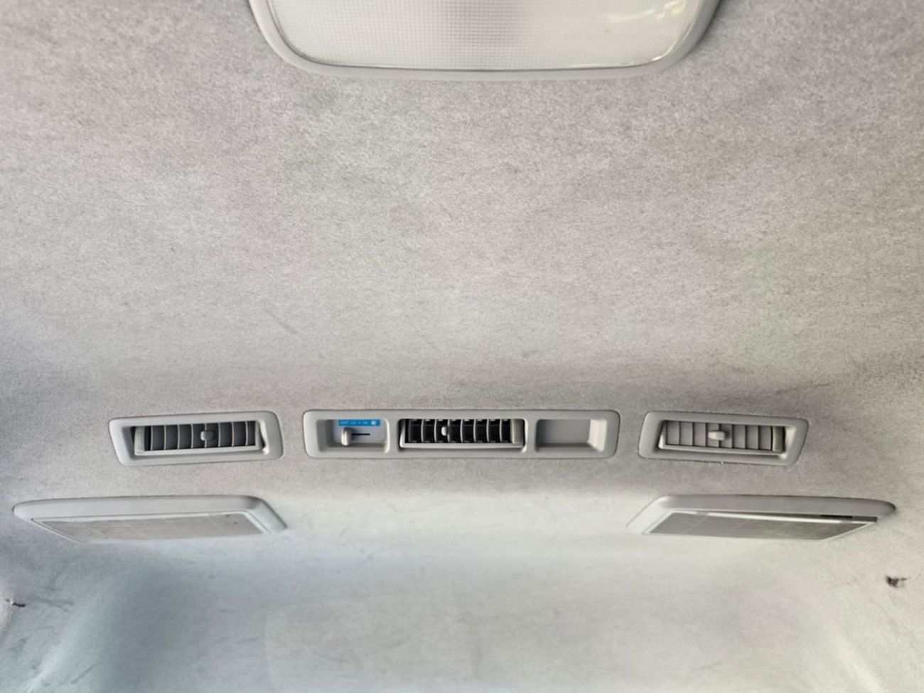 تويوتا هاياس TOYOTA HIACE COMMUTER VAN RHD 2014 MODEL 3.0 L DIESEL AUTOMATIC(PM19787)