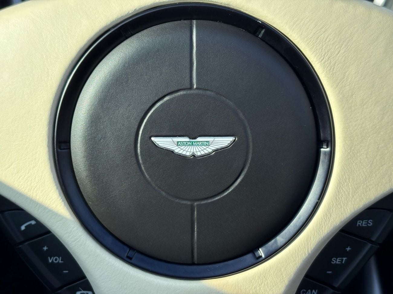 Aston Martin Vantage ASTON MARTIN VANTAGE S Cabriolet | 4.7L V8 | 2014 | GCC SPECS