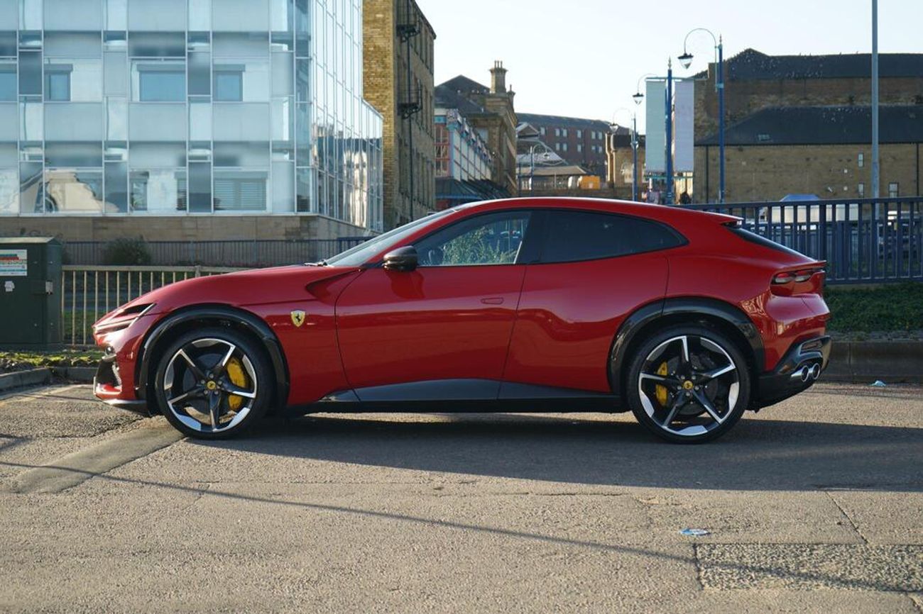 فيراري بوروسانجوي 6.5 V12 F1 DCT 4WD Euro 6 (s/s) 4dr (EXPORT ONLY)