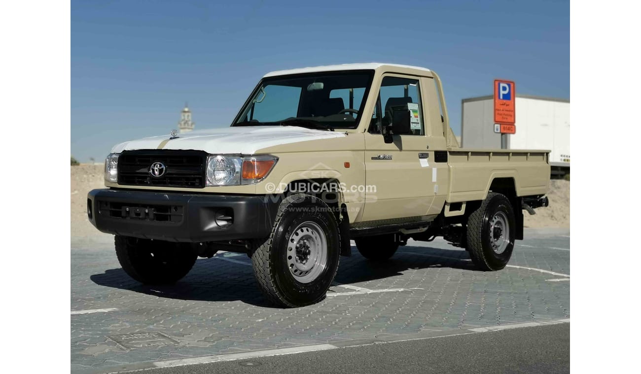 Toyota Land Cruiser Pick Up 4.0L PETROL, 16" TYRE, BASIC VERSION, SPECIAL PRICE (CODE # LCSC02)