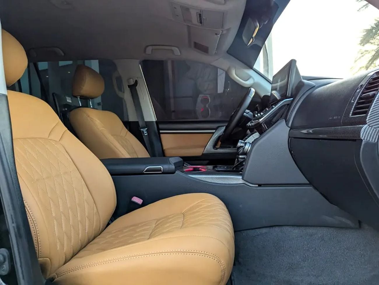Toyota Land Cruiser GXR FACELIFTED WITH INTERIOR AND EXTERIOR GCC V6 IN EXCELLENT CONDITION