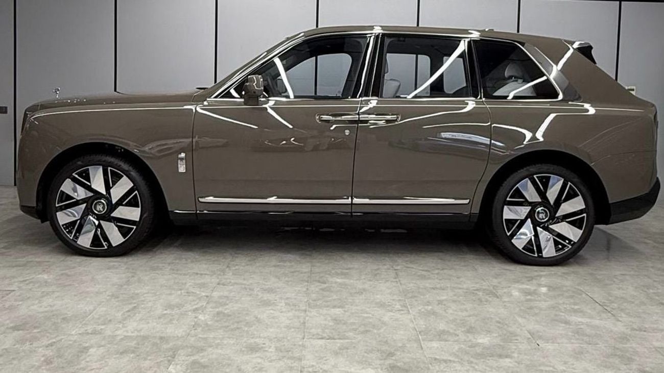 Rolls Royce Cullinan Brand New | European Specs | Special Exterior & Interior Colors