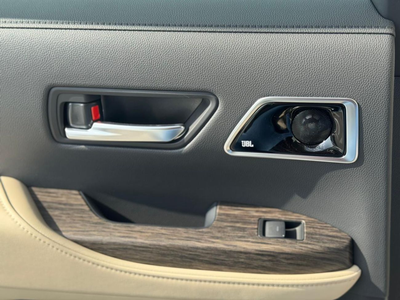 Toyota Land Cruiser LAND CRUISER VX 4.0L 2025