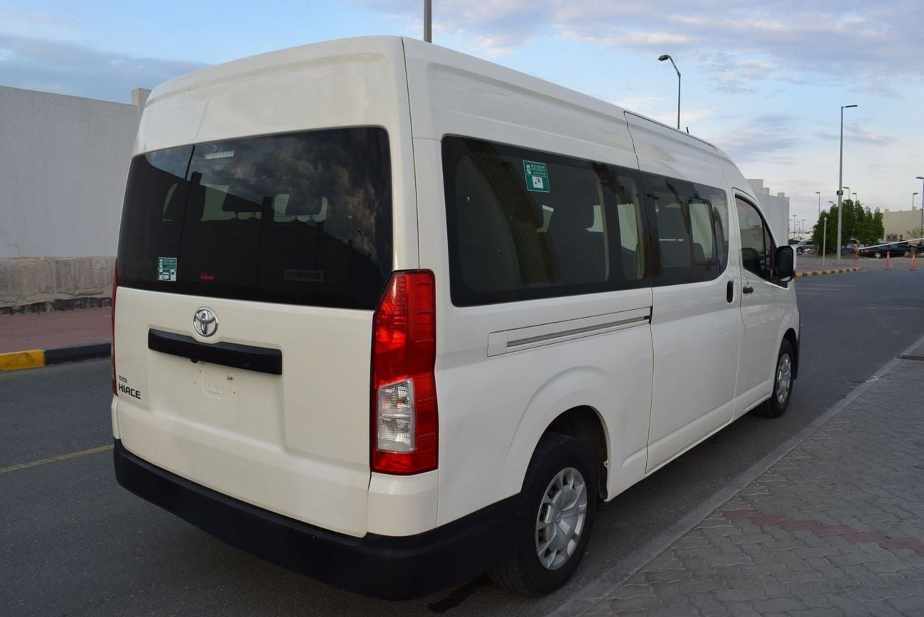 Toyota Hiace Commuter GL High Roof Toyota Hiace Highroof Bus 3.5 Ltr 13 seater, model:2020. Excellent condition