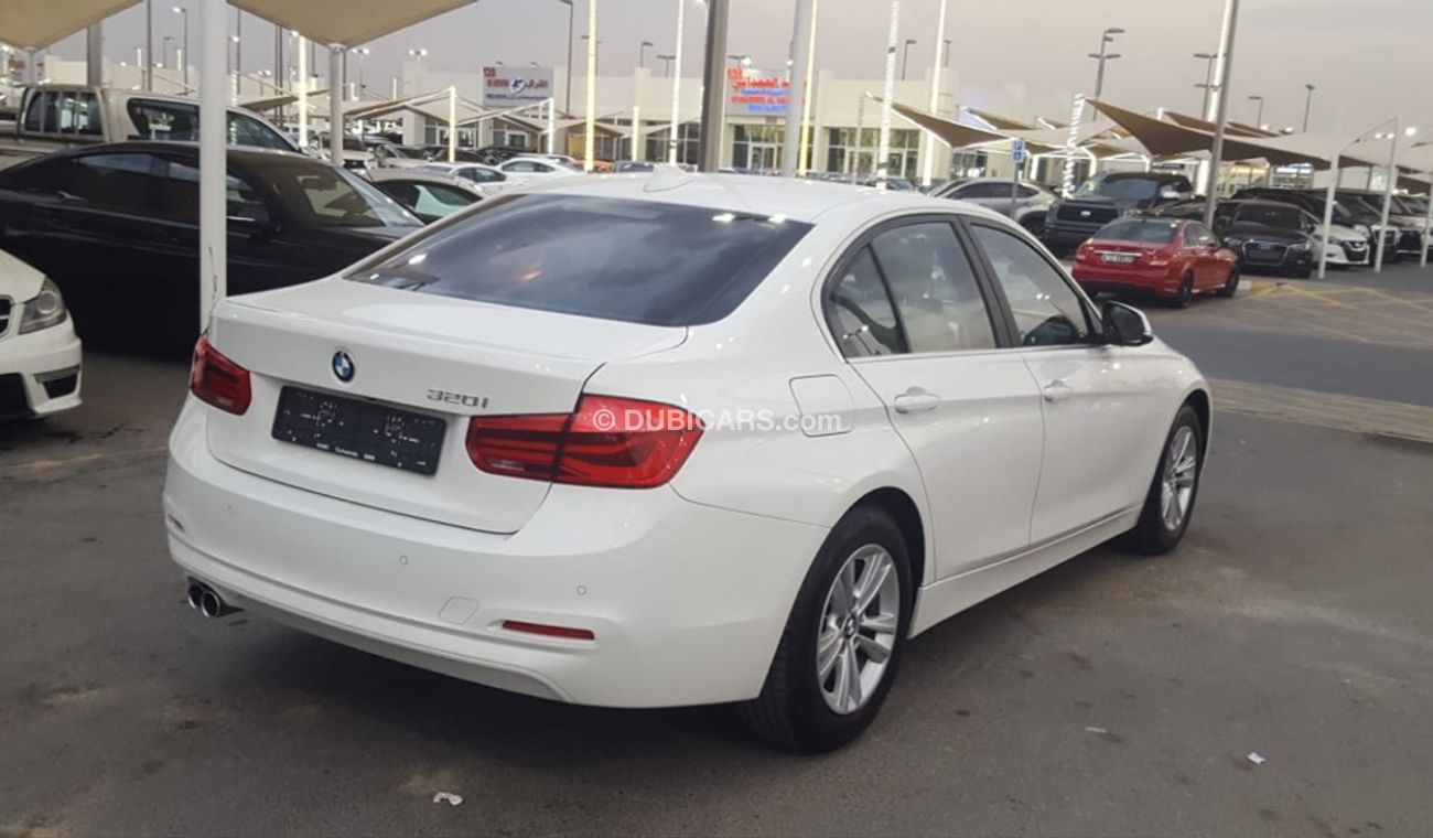 BMW 320i Bmw 320 model 2017 GCC car prefect condition full service full option low mileage