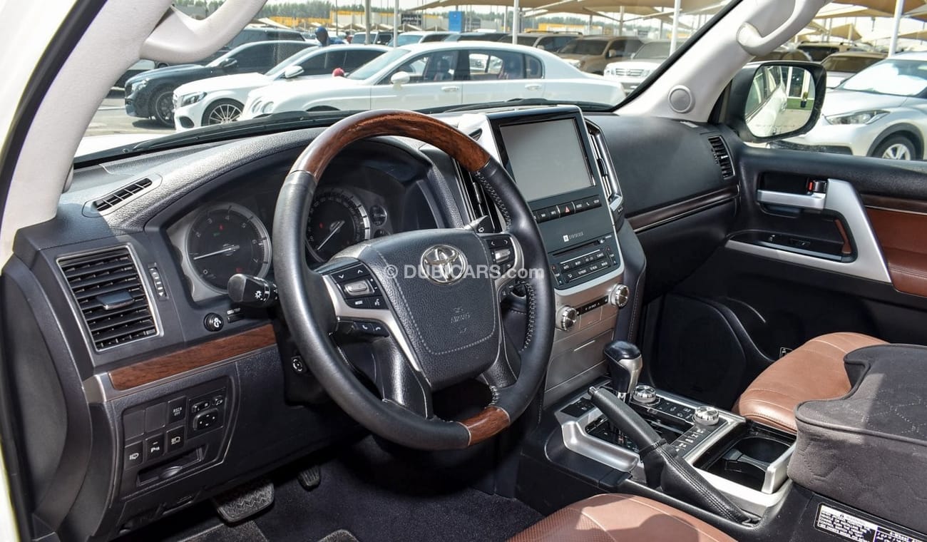 تويوتا لاند كروزر GXR.R