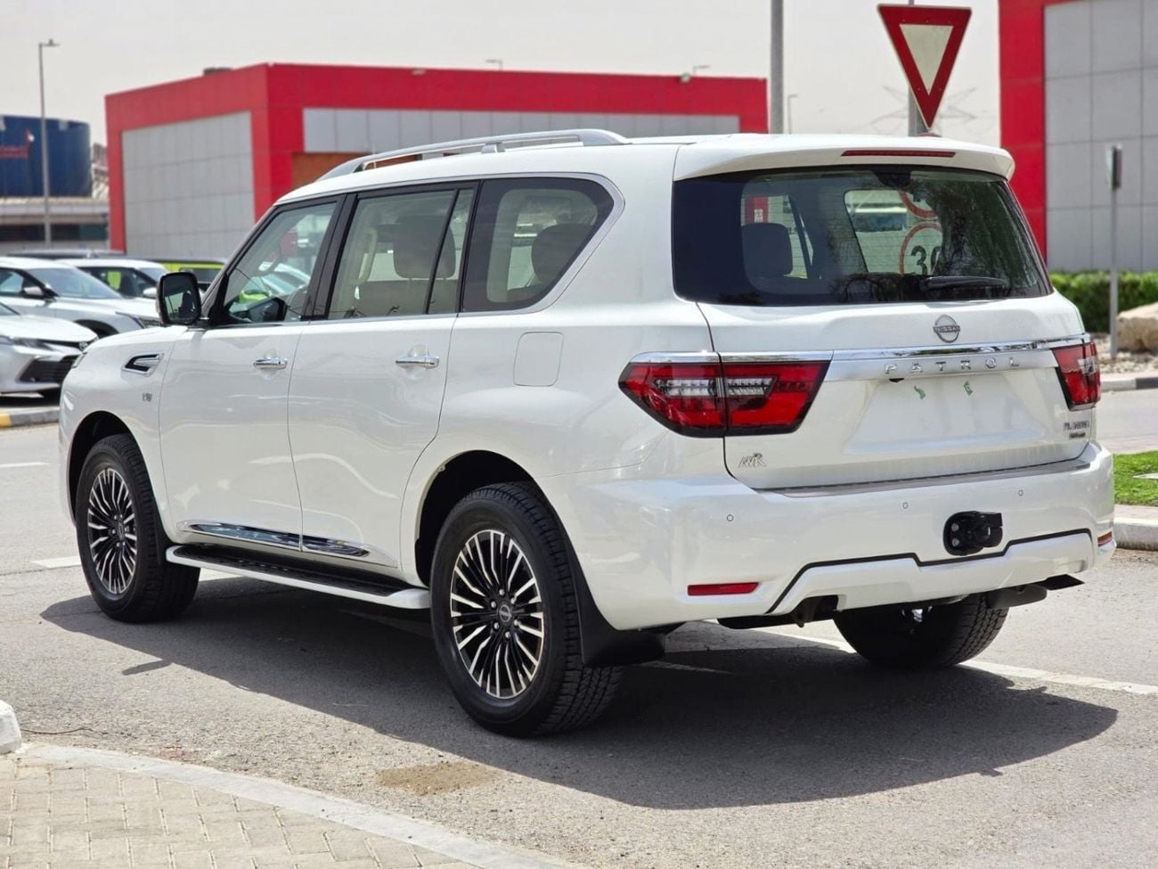 نيسان باترول LE PLATINUM 5.6L