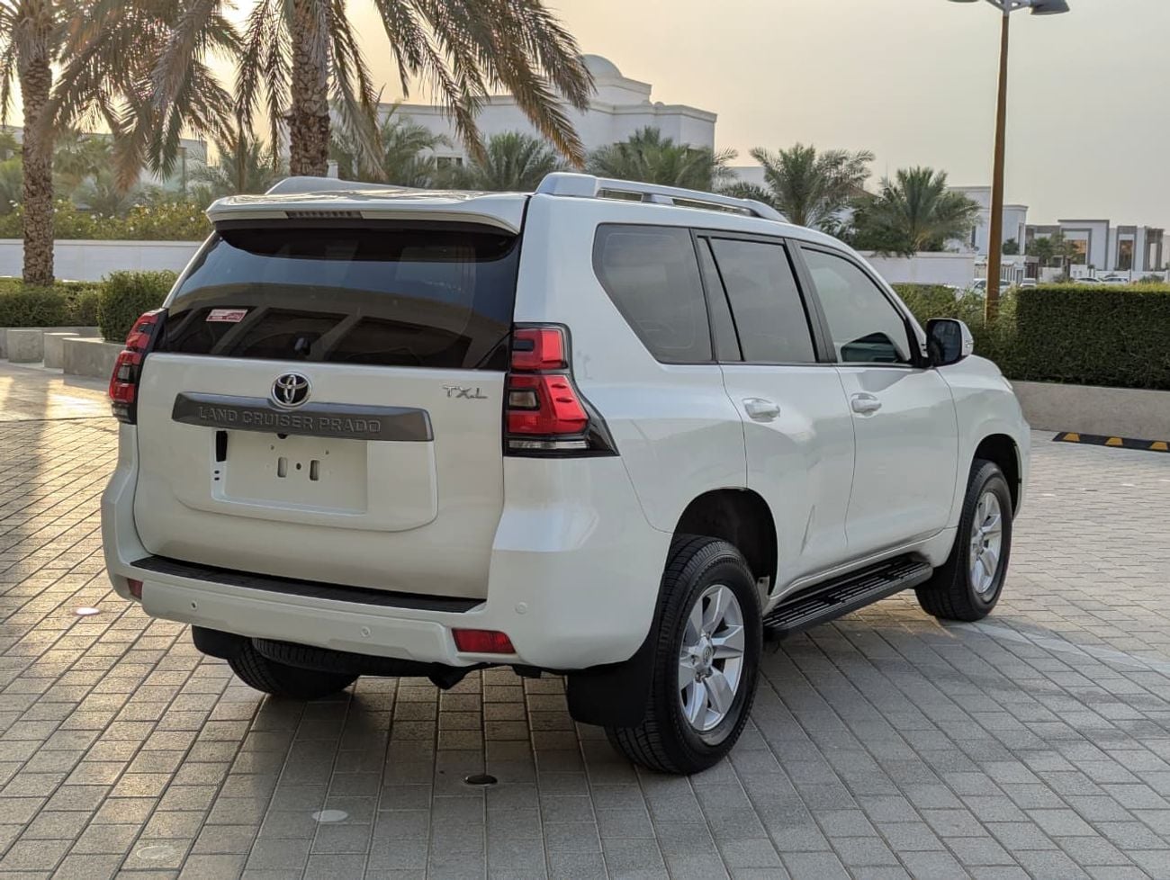 Toyota Prado 2020 Toyota Prado TXL - 3.0L V4 - 4WD- Deisel -GCC- Push Start With Fridge